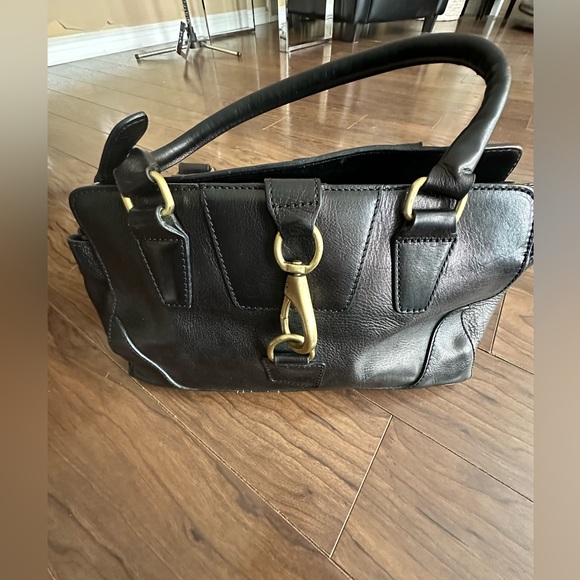 Wilson’s Leather black shoulder bag with gold hardware - Picture 1 of 14
